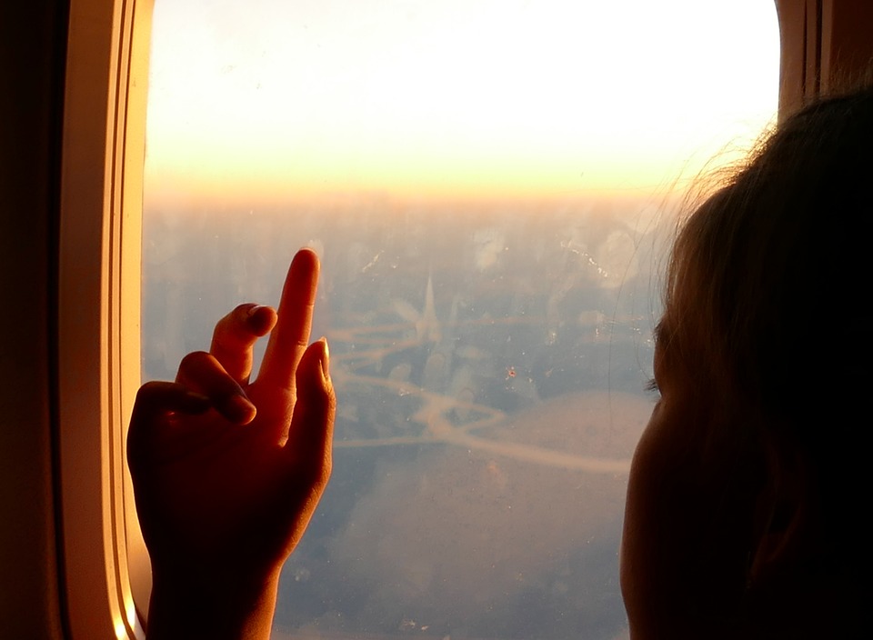 Flying with children – how to handle it without difficulty?